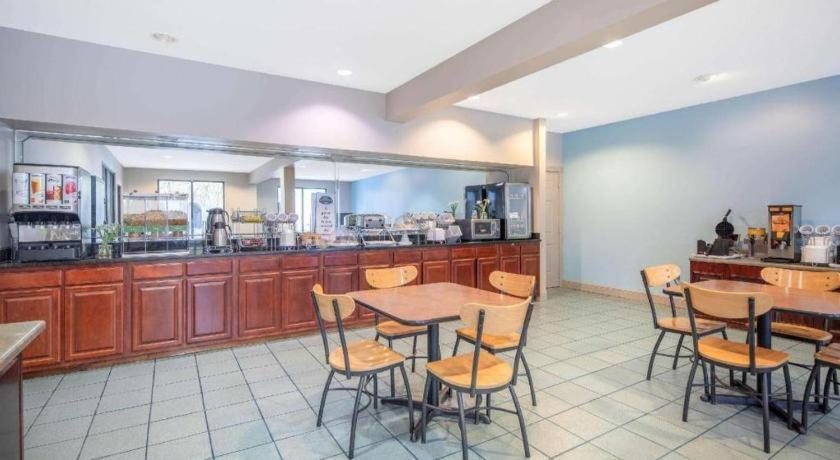 Baymont By Wyndham Hotel Laurel