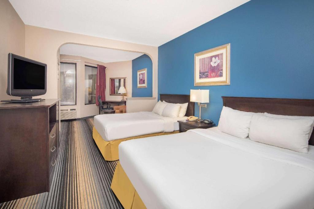 Baymont By Wyndham Hotel Laurel
