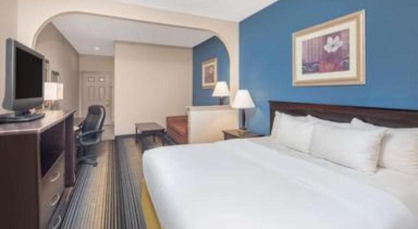 Hotel Baymont By Wyndham 2*