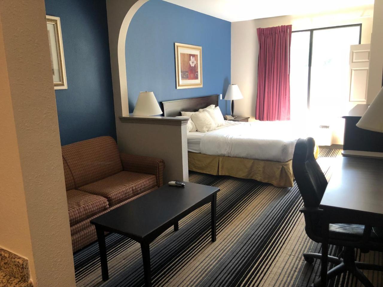 Baymont By Wyndham Hotel