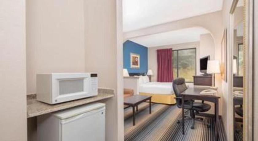 Hotel Baymont By Wyndham Laurel