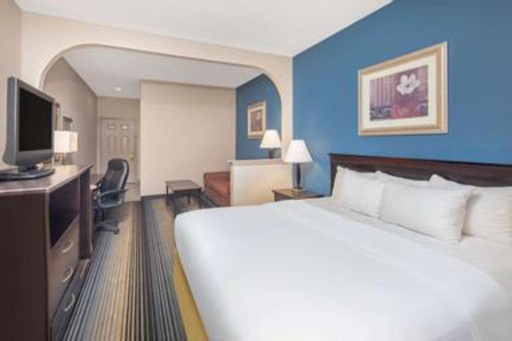Hotel Baymont By Wyndham 2*