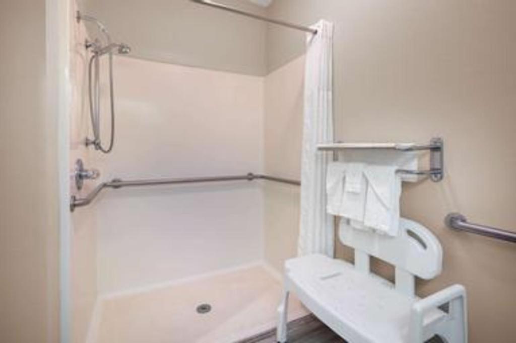 Baymont By Wyndham Hotel Laurel